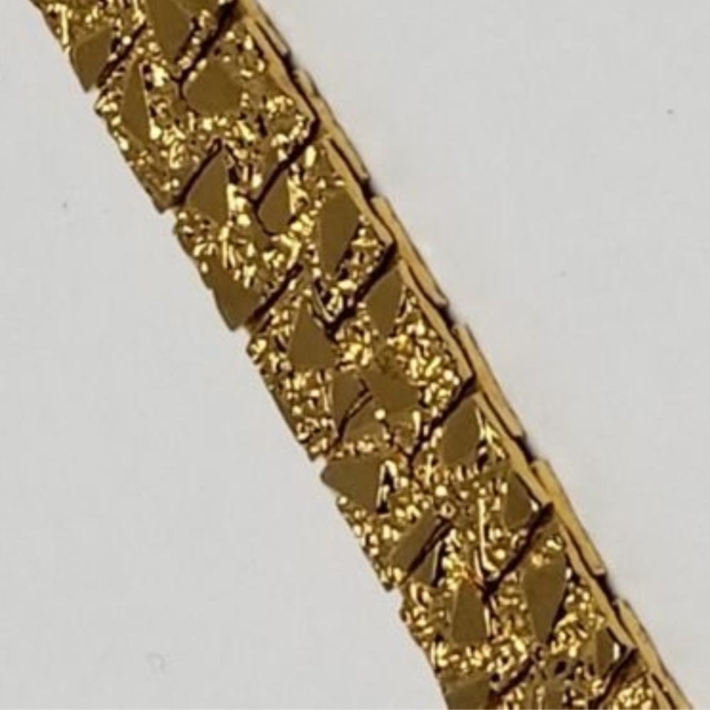 Gold Tone Vintage Bracelet Lovely Pattern 7 Inches